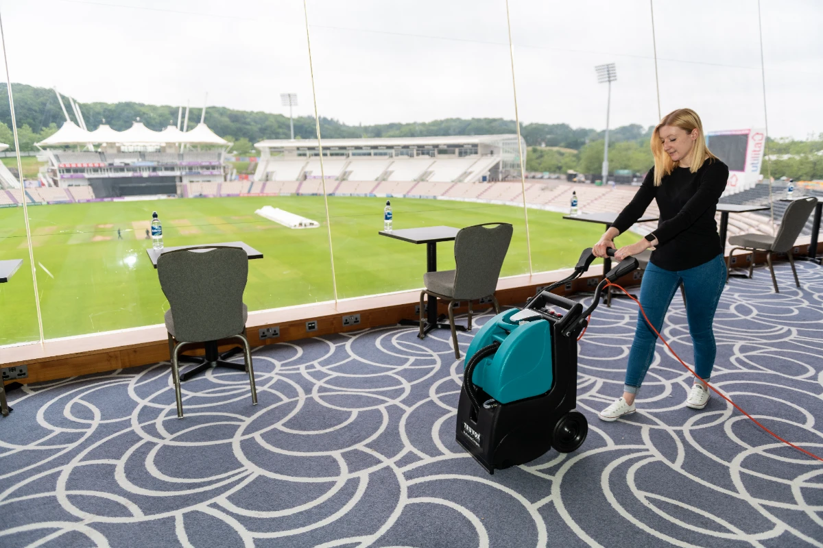truvox hydromist compact in use at the rose bowl